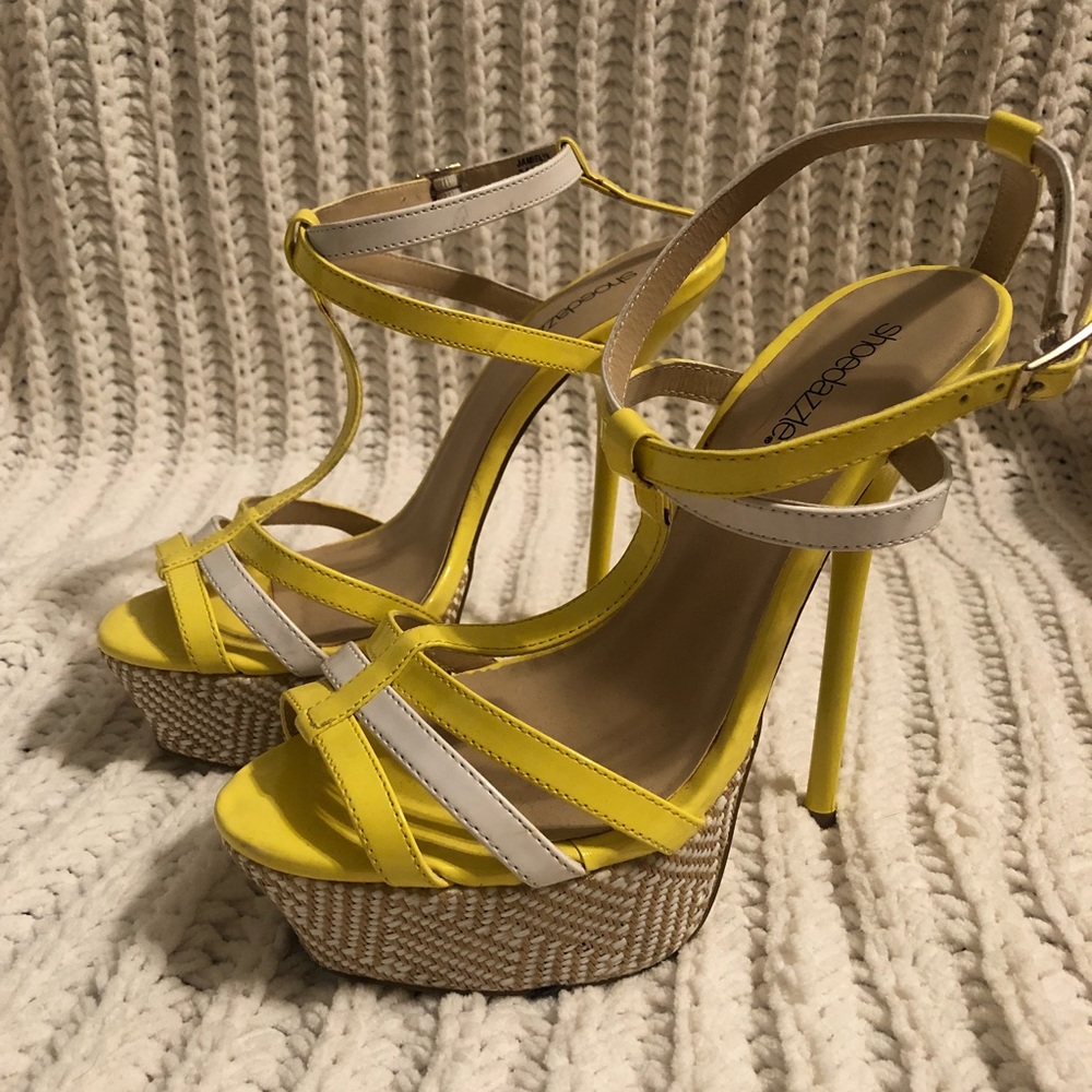 Yellow strappy stilettos *NEVER WORN*